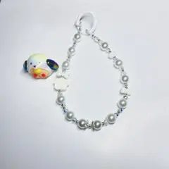 パールとクリスタルの携帯アクセサリー
