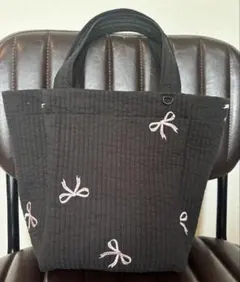 ひろ(⑉•ω•⑉)❤︎様専用　ヌビ　小さめ　トートバッグ　刺繍ヌビ