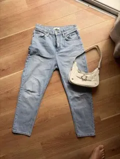 H&M ストレートハイウエストジーンズ（ライトブルー）