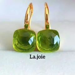 クリスタル ペリドットカラー “オリヴィン“ ゴールド フック ピアス