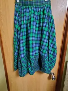 緑と青のチェック柄フレアスカート