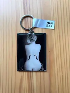 マン・レイと女性たち」展 アングルのヴァイオリン　キーホルダー
