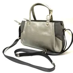 美品✨カナナプロジェクト2WAY軽量ショルダーバッグ メタリックシルバーシボ革のサムネイル