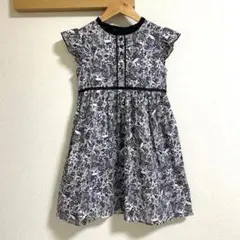 BeBe べべ 前立てデザインシックフラワープリントワンピース 140サイズ