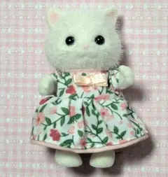 シルバニアファミリー　ペルシャネコの女の子（オリジナル服）