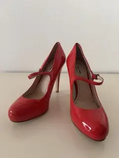 新品・未使用　miu miu ストラップパンプス　朱赤のサムネイル