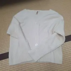 DES PRES アイボリー Vネックニット