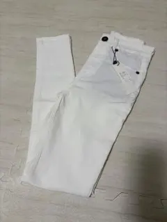 白 スキニーパンツ