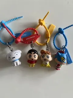 クレヨンしんちゃん　カラフルマルチチャーム　4つセット