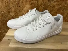 On ホワイト スニーカー