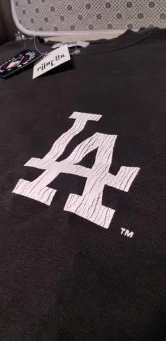 LA dodgers MLB別注デザイン　クラックロゴ　バックデザイン　裏起毛