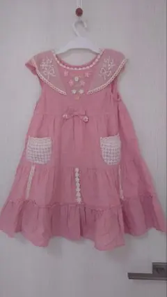 120 スーリー　ピンクの刺繍入りコットンワンピース