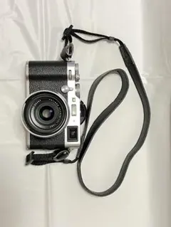 FUJIFILM X100F 本体 箱あり 専用ケース、予備バッテリー付きのサムネイル