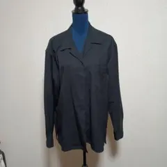 UNIQLO　黒いボタンアップシャツ 長袖