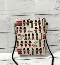 お散歩ショルダーバッグ　ショルダースマホポーチ　ハンドメイド　兵隊ねこさん