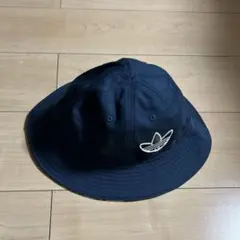 値下げ！adidasオリジナル　リバーシブルバケットハットのサムネイル