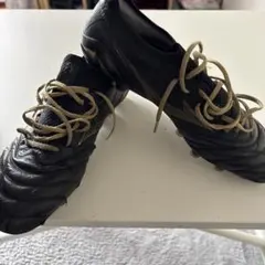 MIZUNO サッカースパイク ブラック ゴールド　ネオ3βのサムネイル