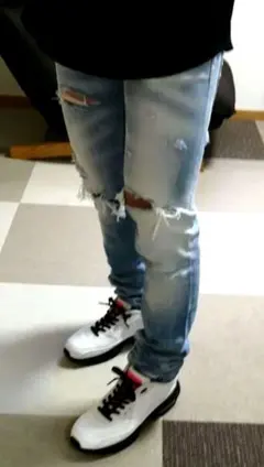 DSQUARED　ダメージ加工ポイントデニム　表記サイズ38