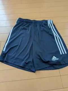 adidas 紺色ショートパンツ M