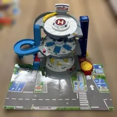 ぐるぐるシュート！DXトミカパーキング エレベーター付き　トミカ　道路　おまけ付