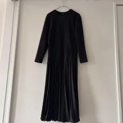 お値下げ　UNIQLO ブラック プリーツワンピース Sサイズ