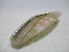 小さなパール・ラインストーン付きラメ入ベージュ系色のアクリル系付　メタルバレッタ