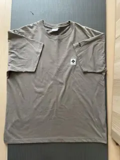 Columbia グレージュ　Tシャツ