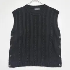 ケーブル編み ニットベスト サイドボタン ブラック M〜L ゆったり