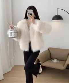 ホワイトファーショートジャケット