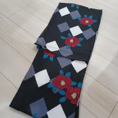 新品☆モダンな着物　ダイヤ柄に椿　裄丈68