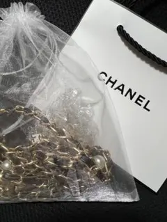 CHANEL ホリディ限定 カメリアチャームとチェーンストラップ