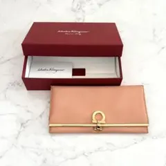 極美品 Salvatore Ferragamo ガンチーニ 長財布 ピンク - メルカリ