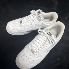 NIKE AIR FORCE 1 ホワイト スニーカー