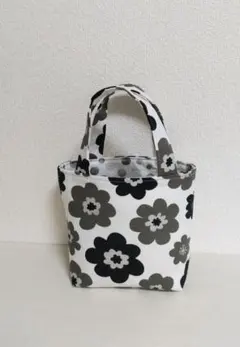 白黒✾ミニトートバッグ（中生地パッチワーク）