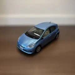 【箱無し】　初代(前期型）トヨタ　アクア　ブルーのサムネイル