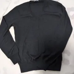 ユニクロの黒 Vネック ニットセーター Mサイズ