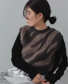 Kastane ゼブラジャガードニットベスト　グレー