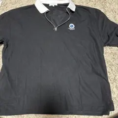 黒いジッパーポロシャツ