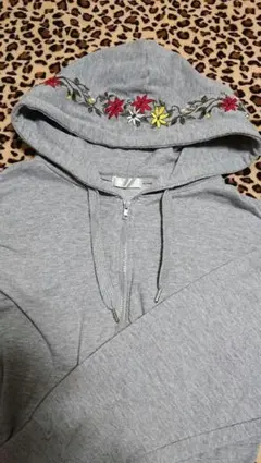 送料無料 レディース パーカー フード 花 刺繍 M グレー