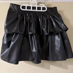 黒フリル付きミニスカート　レザー素材