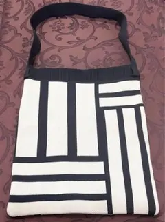 新品 ショルダーバッグ 幾何学模様 白黒 オシャレ ワンショルダー ストライプ