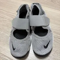 NIKE エアリフト キッズ サンダル 20 グレー