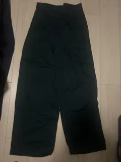 ダークグリーン ワイドパンツ 前面ポケット付き
