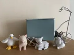 動物フィギュアとカートの置物セット