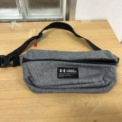 UNDER ARMOUR ボディバッグ グレーのサムネイル