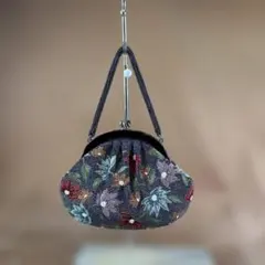 花柄刺繍 がま口バッグ　昭和レトロ　ビーズ