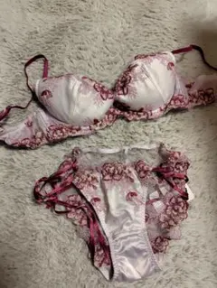 RAVIJOUR 花柄刺繍 ブラジャーショーツセットのサムネイル
