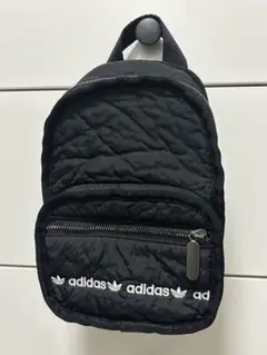 adidas キルティングリュック 黒