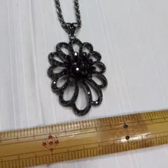 美品 黒ラインストーン ペンダント ネックレス