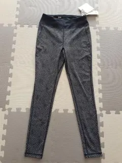 【新品】ユニクロ SPRZ NY レギンス パンツ M　レディース UVカットのサムネイル